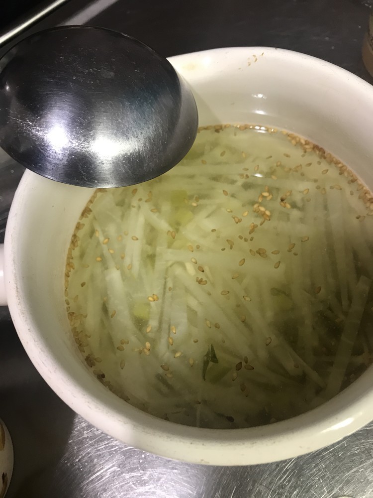 鶏の茹で汁で大根スープの画像