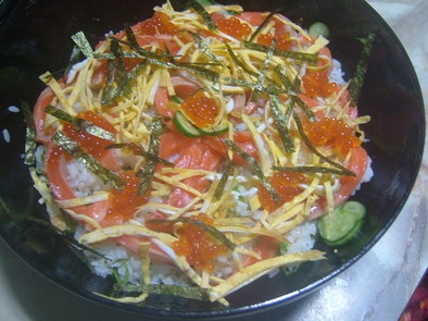 かんたん♪サーモンチラシ寿司の写真