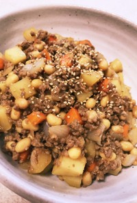 ご飯がすすむ！大豆とゴロゴロ野菜の味噌煮