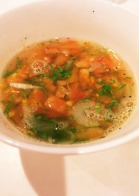 トマトセロリ黒胡椒、レンジでスープ