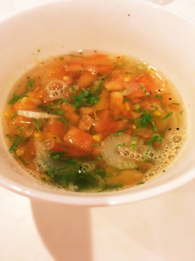 トマトセロリ黒胡椒、レンジでスープの写真