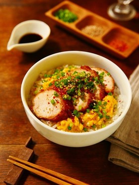 味ぽん鶏チャーシューとふわふわ卵の親子丼