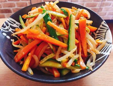 カラフル野菜のピリ辛ナムルの写真
