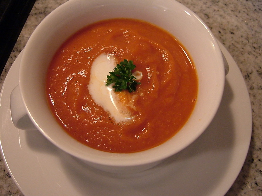 トマトの温かいスープの画像
