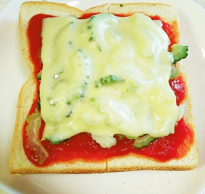 ゴーヤ・チーズトーストの画像