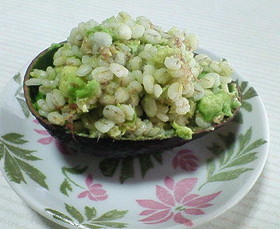 押し麦で挑戦!!アボカドご飯