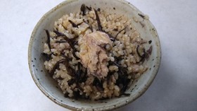 さばの水煮とひじきの玄米炊き込みごはん