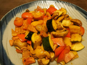 夏野菜のカレー風味炒め
