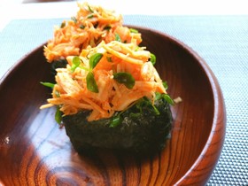 簡単!ささみ缶で豆苗のバンバンジーお握り
