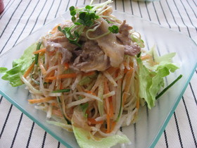 ごまだれサラダうどん
