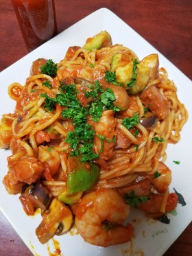 エビとアボカドのトマトソースパスタ!