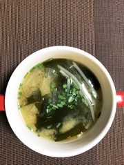 大根とワカメの味噌汁ガーリックの写真