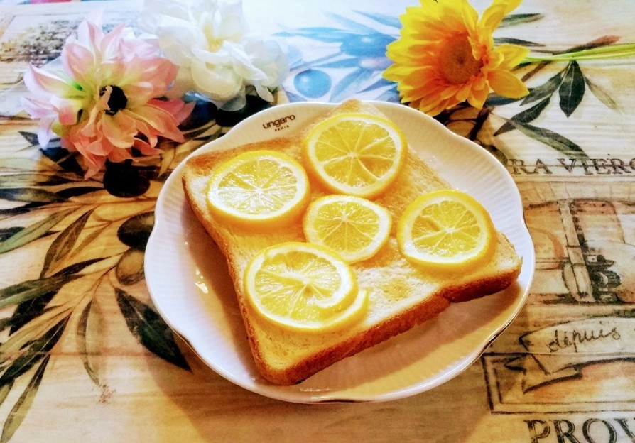 レモンのトーストの画像