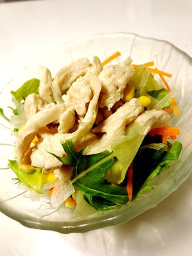 蒸し鶏とレタスのサラダ