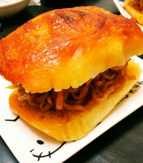 焼きそばの残りで☆焼きそばパン!