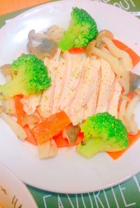 茹で鶏と野菜の洋風温サラダ