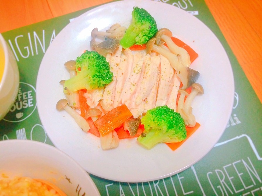 茹で鶏と野菜の洋風温サラダの画像