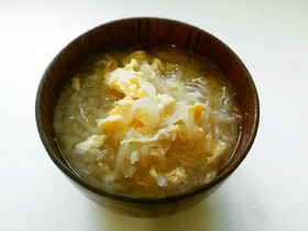細切り大根と卵のみそ汁