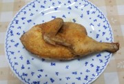 ダッチオーブンで鶏の半身揚げの写真