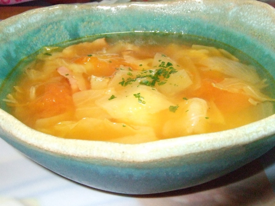 トマト、キャベツのスープの画像