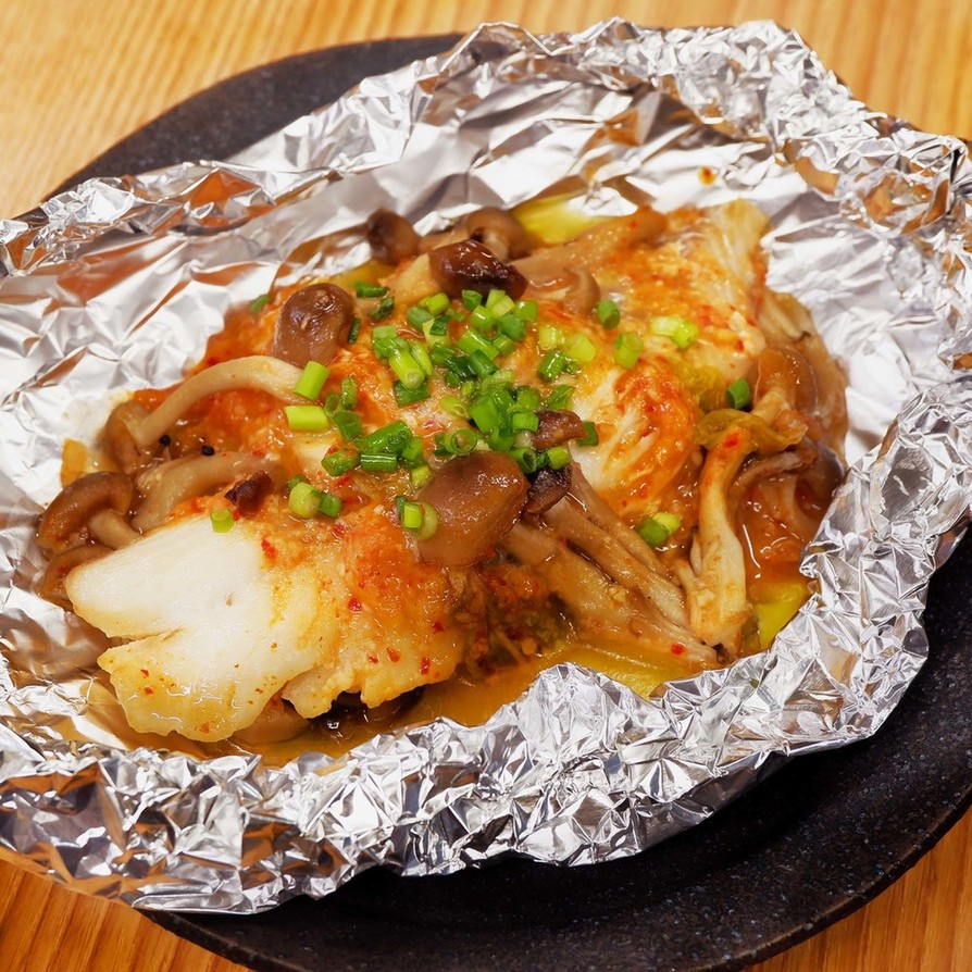 鱈とキムチのピリ辛味噌ホイル焼きの画像
