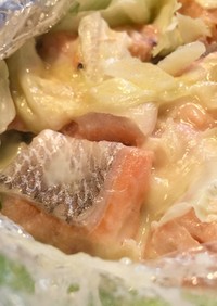 鮭とキャベツのニンニクチーズ蒸し❁