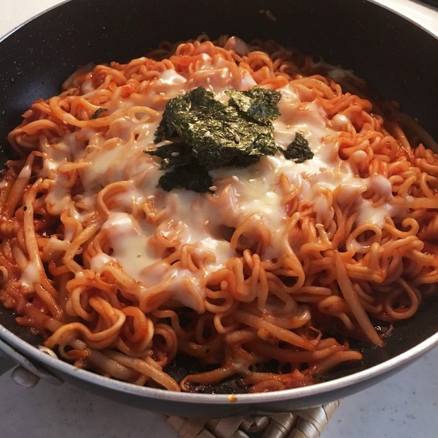 韓国風アレンジの辛旨インスタントラーメン レシピ 作り方 By あわのあ クックパッド 簡単おいしいみんなのレシピが377万品