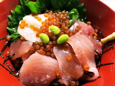 サムライ特製いくら海鮮丼♥️の写真