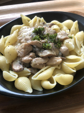 サワークリームのチキンストロガノフ