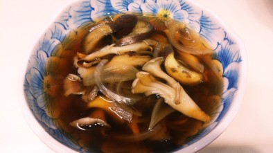 ナス、玉ネギ、舞茸で素麺の野菜つけ汁の写真