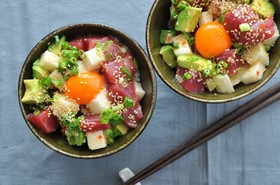 長芋とアボカド&マグロのサラダ丼