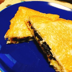 海苔の佃煮とチーズのホットサンド