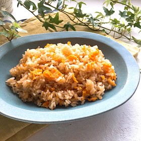 冷めても美味しい!炊飯器で玉子チャーハン
