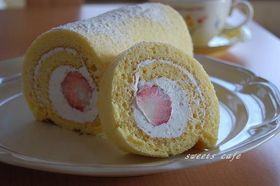 苺のロールケーキ