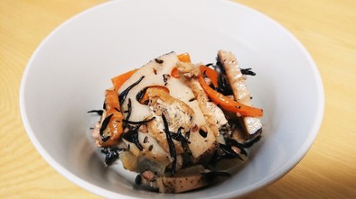 根菜とひじきの炒め煮の写真