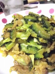ゴーヤとキャベツの豚みそ炒めの写真