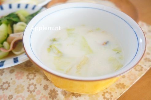 レタスと牡蠣の豆乳スープの画像