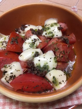 トマトとモッツァレラの焼きカプレーゼ