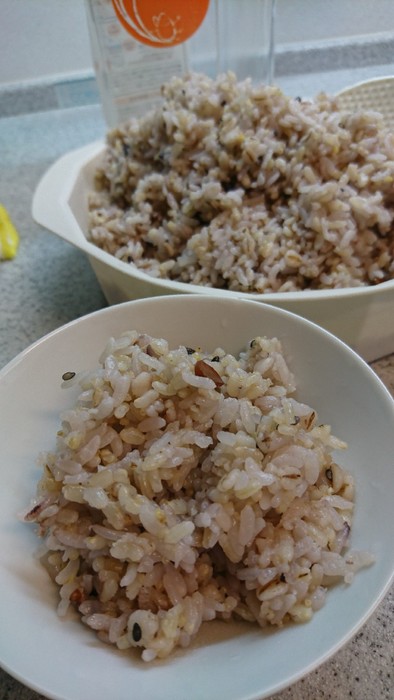 発芽米雑穀麦ご飯の写真