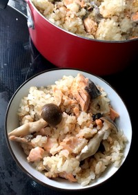 お鍋で#鮭とキノコの炊き込みご飯