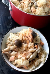 お鍋で#鮭とキノコの炊き込みご飯