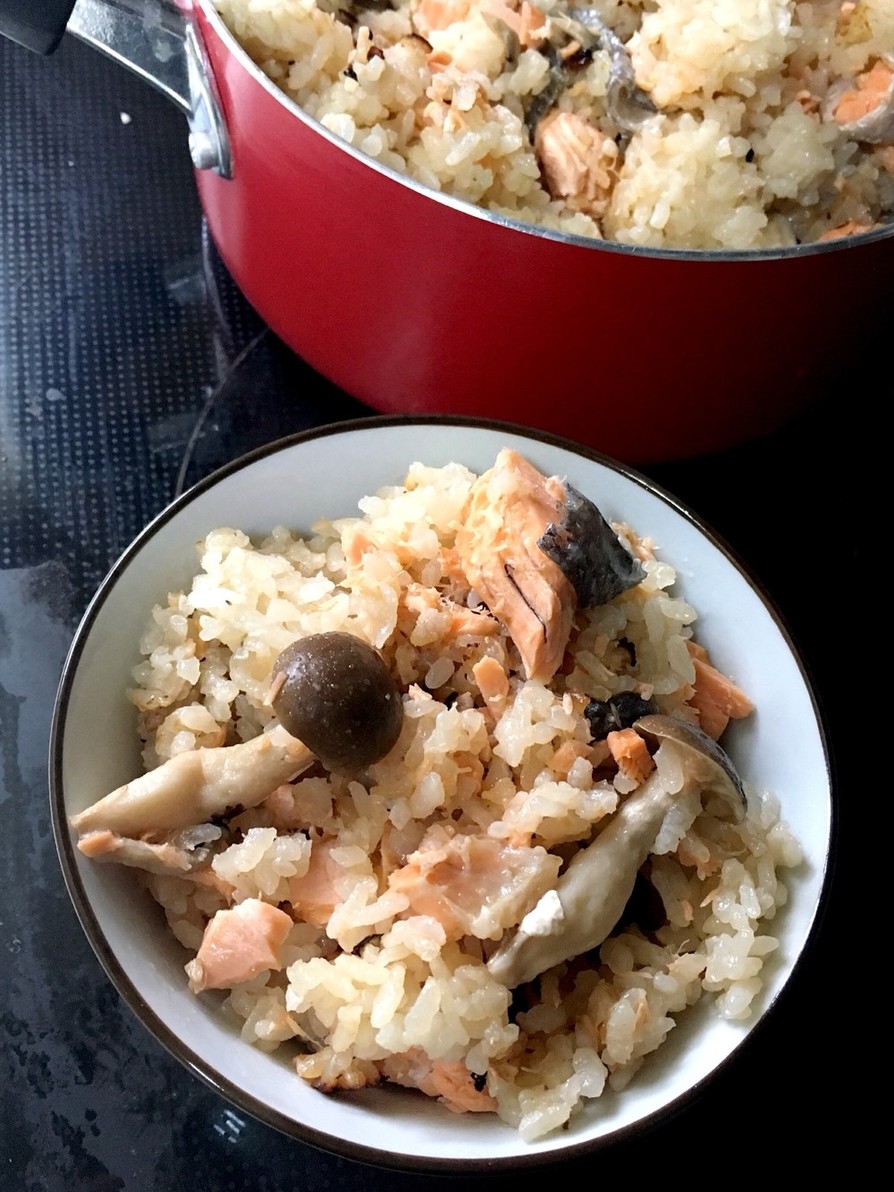 お鍋で#鮭とキノコの炊き込みご飯の画像