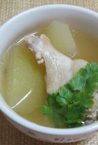 冬瓜と手羽元のスープ（タイ風）