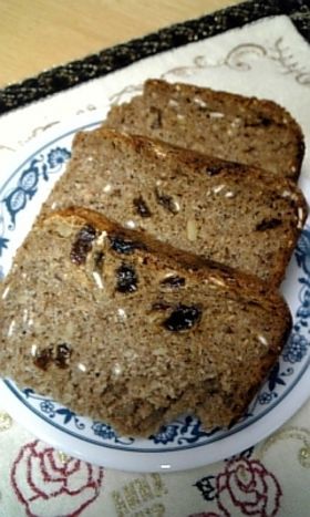 簡単♪HBにお任せずっしりライ麦パン♪