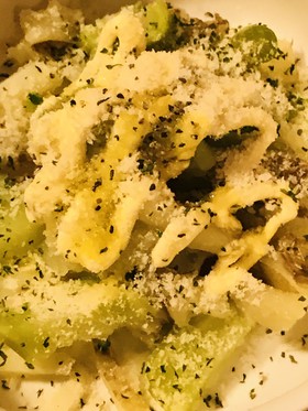 ブロッコリーの茎を使ったポテトサラダ
