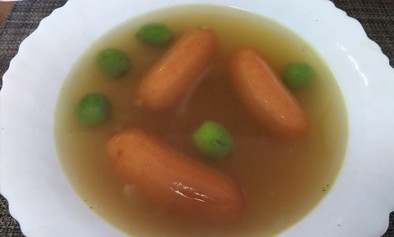 簡単美味・ソーセージとオニオンスープの写真