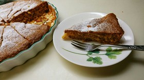 リンゴのキャラメリゼ入焼きっぱなしケーキ