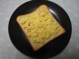 チーズ入り♪スクランブルエッグ☆トースト