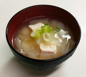 簡単♪大根と玉ねぎ、豆腐のお味噌汁☆