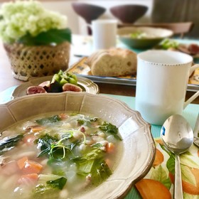 白インゲン豆とベーコン&レタスのスープ